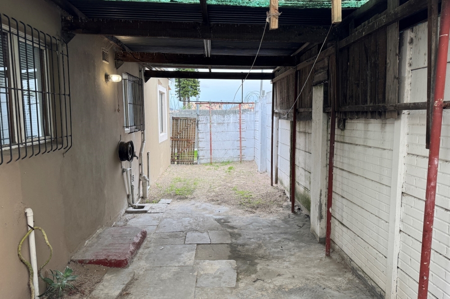 3 Bedroom Property for Sale in Park Village Western Cape